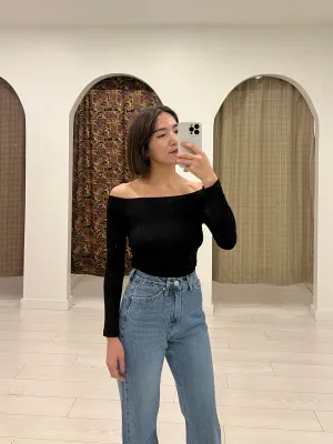 OMNI Off shoulder top